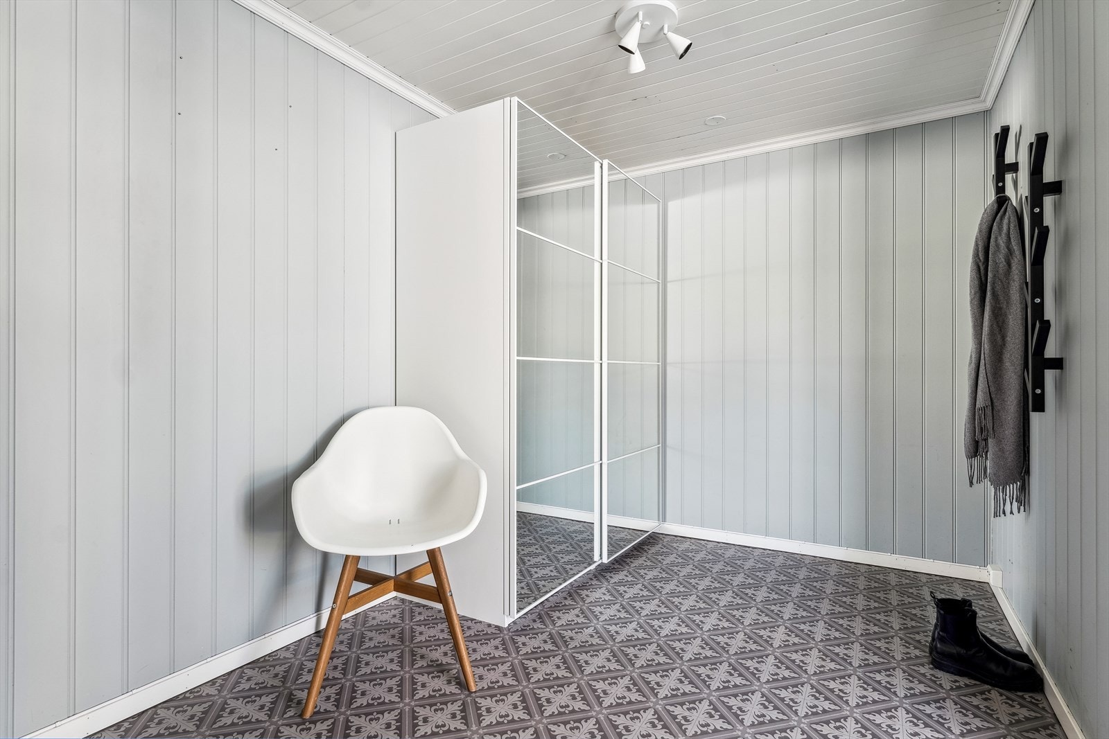 Entrèen har god plass for uteklær. Galleribilde