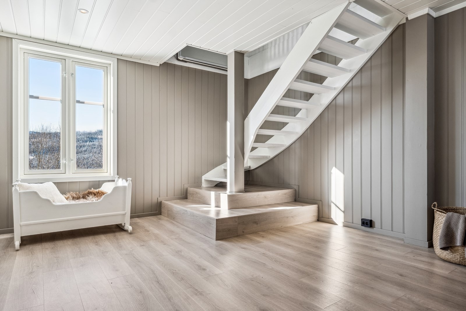 Trapp til 2. etasje. Galleribilde