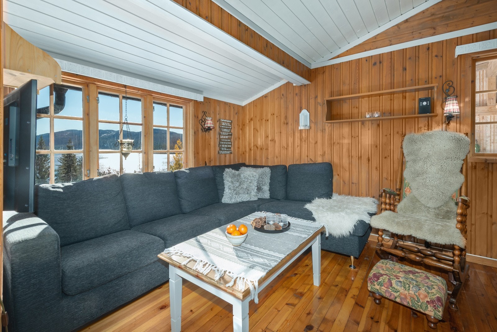 Utsikten fra vinduene i stuen er helt nydelig! Galleribilde