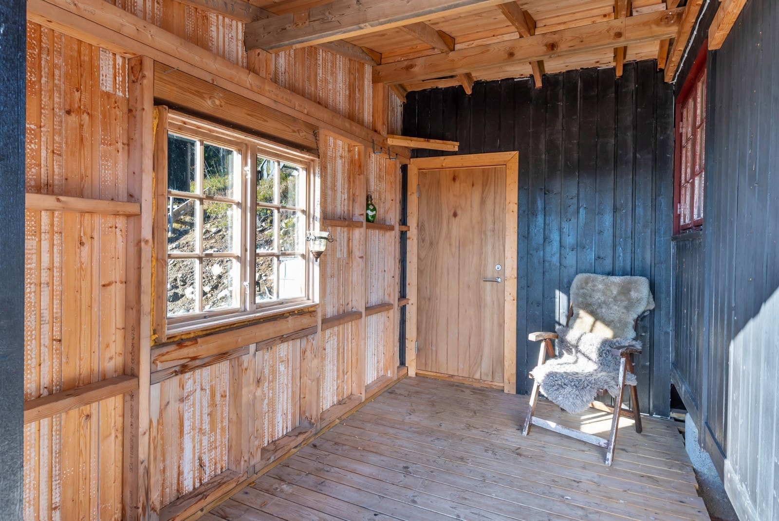 Her er det bygget utvendig bod og utestue. Galleribilde