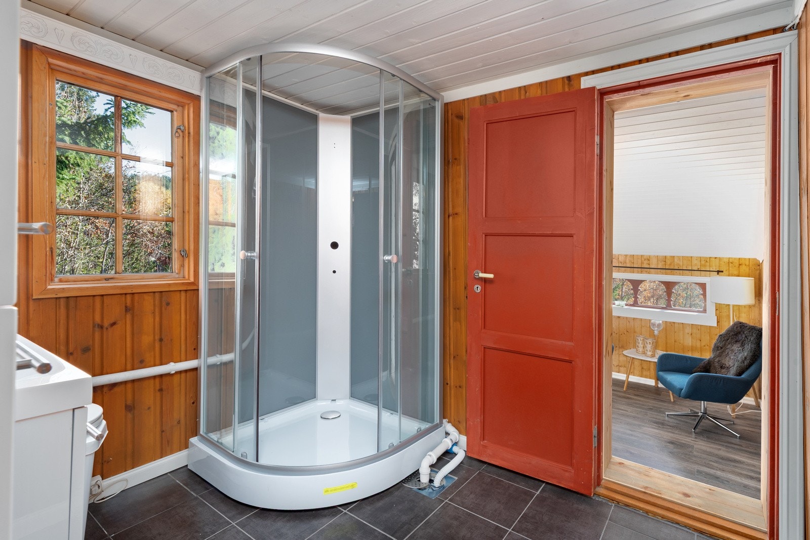 Klargjort med kabinett for å lage seg dusjmuligheter. Galleribilde