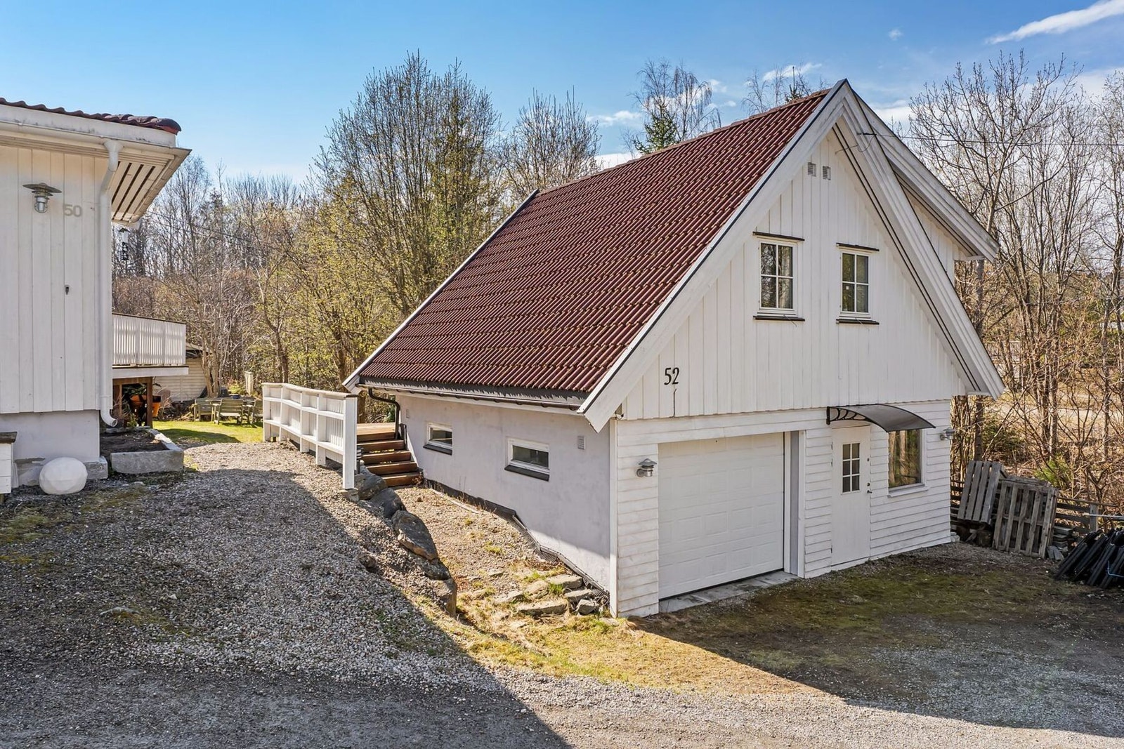 Garasjen har egen adresse - Kapellveien 52 - og godkjent hybelleilighet i 2. etg. Galleribilde