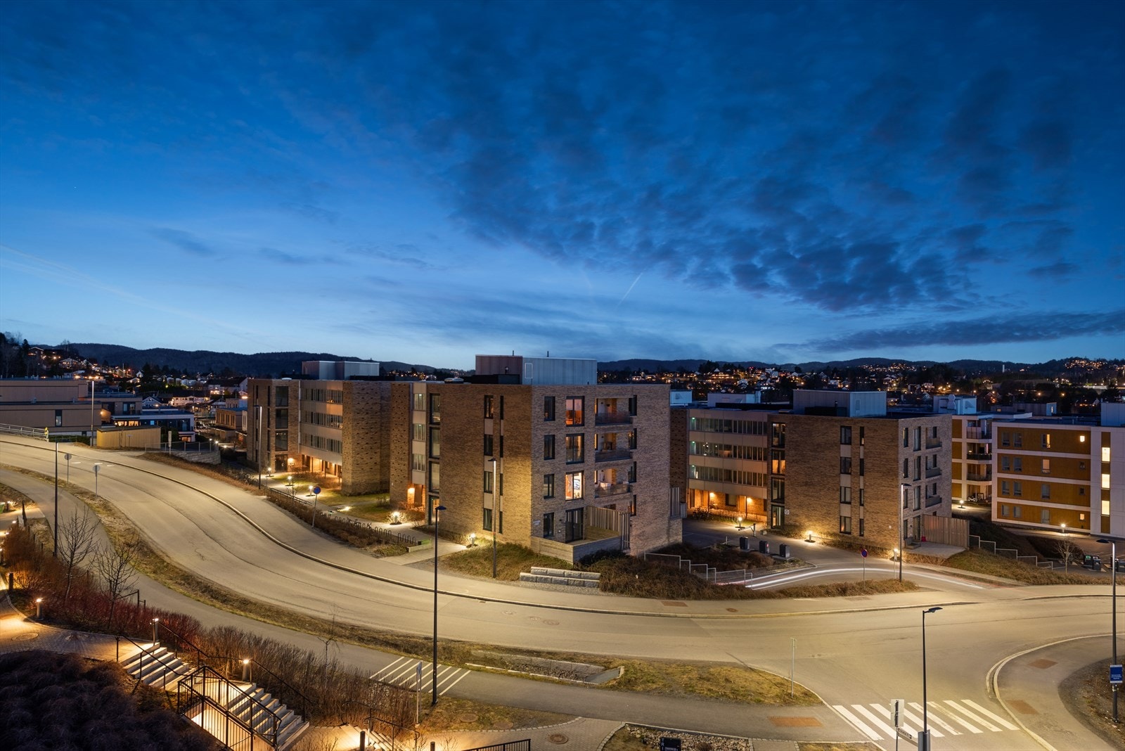 Beliggenheten gir kort vei til servicetilbud som Rema 1000 og Metro Senter, kun minutter unna. Galleribilde