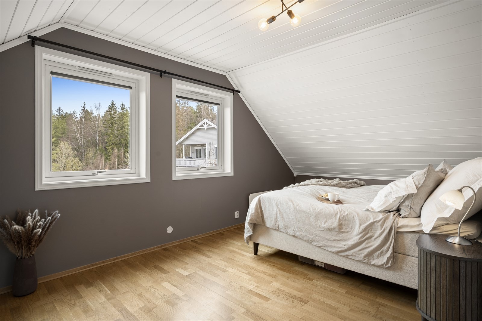 To av soverommene er etablert i loftsetasjen. Galleribilde