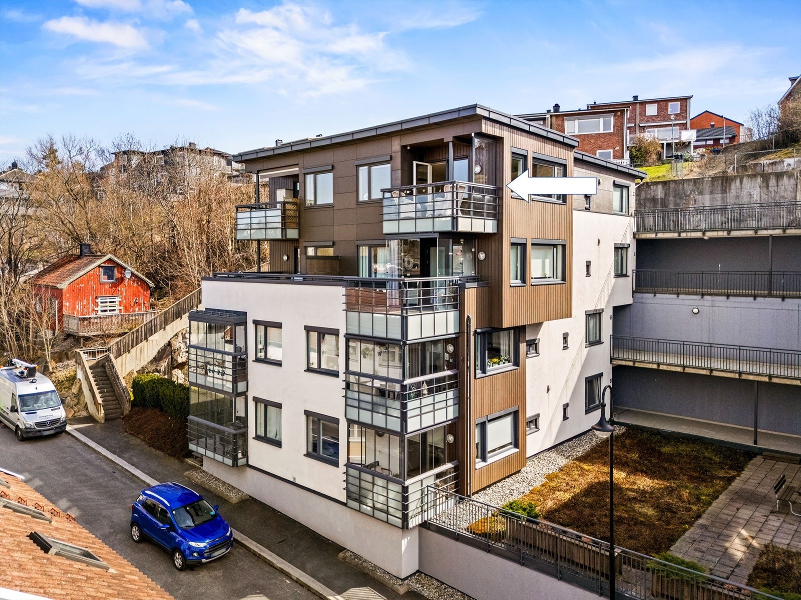 Velkommen til Myragata 12G - En moderne selveierleilighet som ligger i øverste etasje. Det medfølger garasjeplass med elbillader og det er heis bygget! Galleribilde