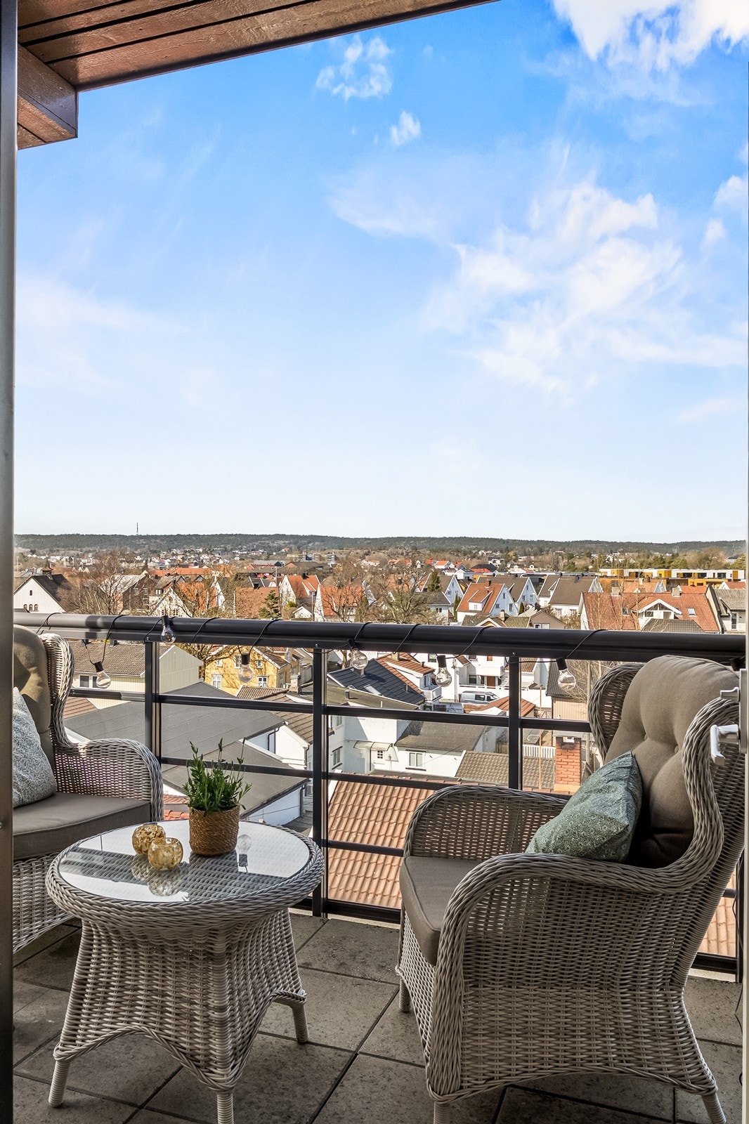 Balkongen på ca. 7 m² har adkomst direkte fra stuen. Galleribilde