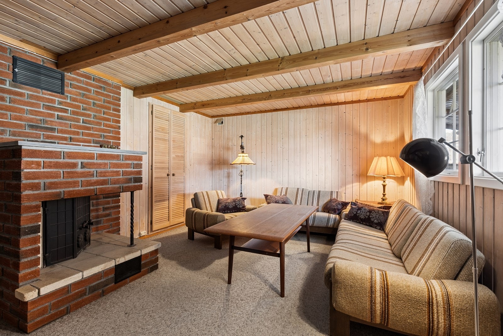 Kjellerstue med peis Galleribilde