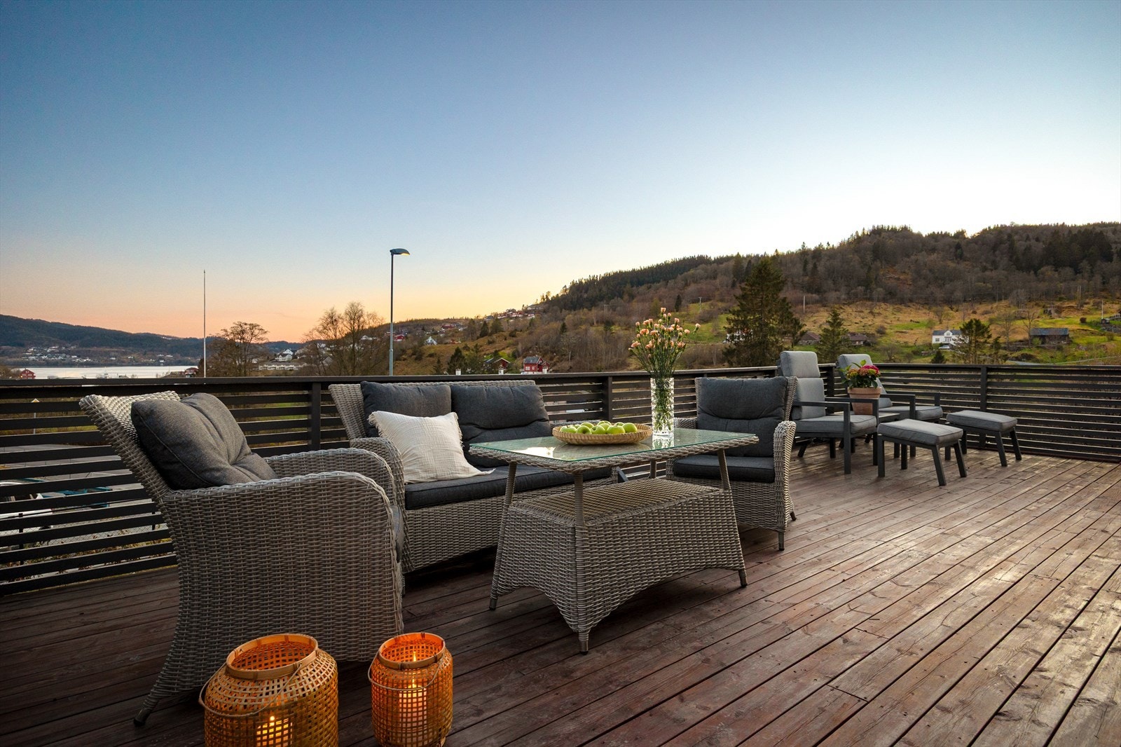 Koselig, solrik terrasse. Galleribilde