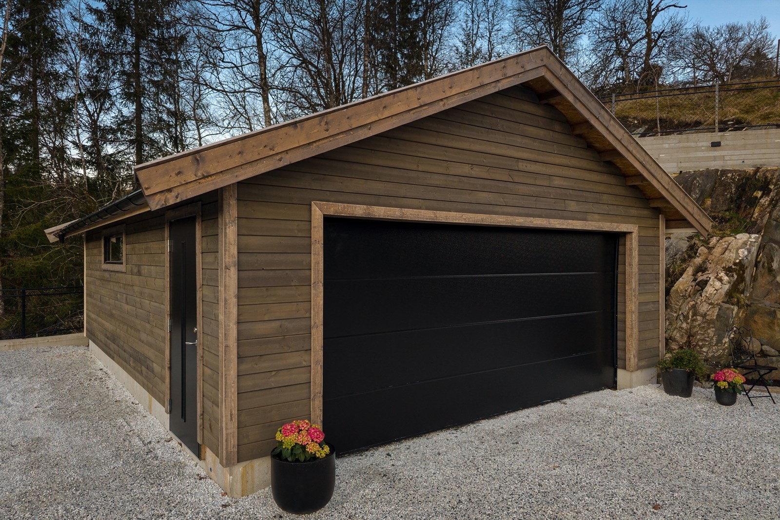 Nyoppført dobbel garasje. Galleribilde
