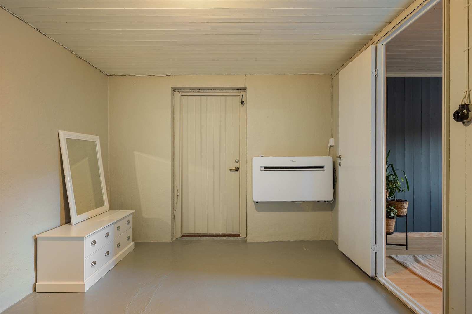 Egen inngang til kjeller. Galleribilde