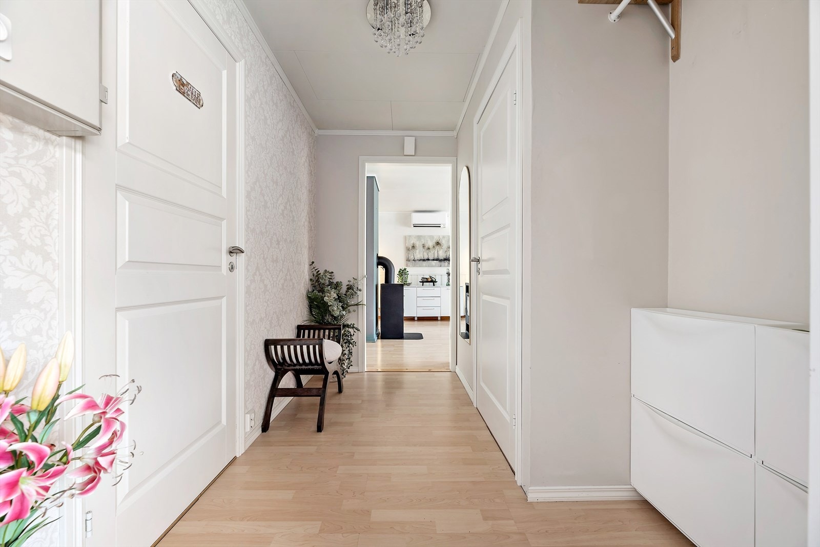 Velkommen inn i en lys og fin gang. Galleribilde