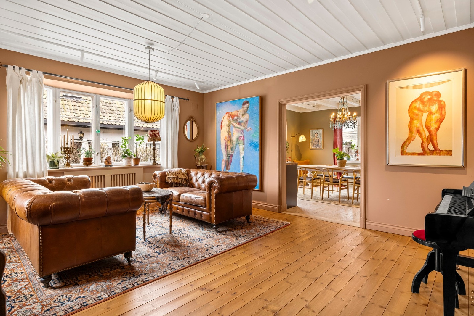 Huset har en skjermet og sentral beliggenhet, og en nydelig atmosfære som må oppleves. Galleribilde