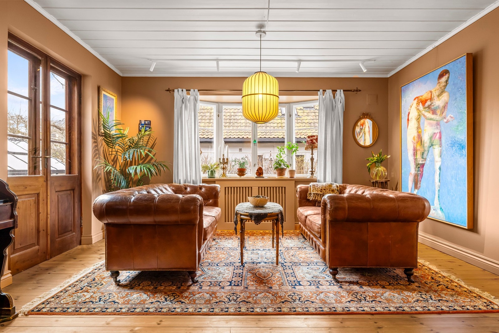 Gode vindusflater slipper inn rikelig med naturlig dagslys. Galleribilde
