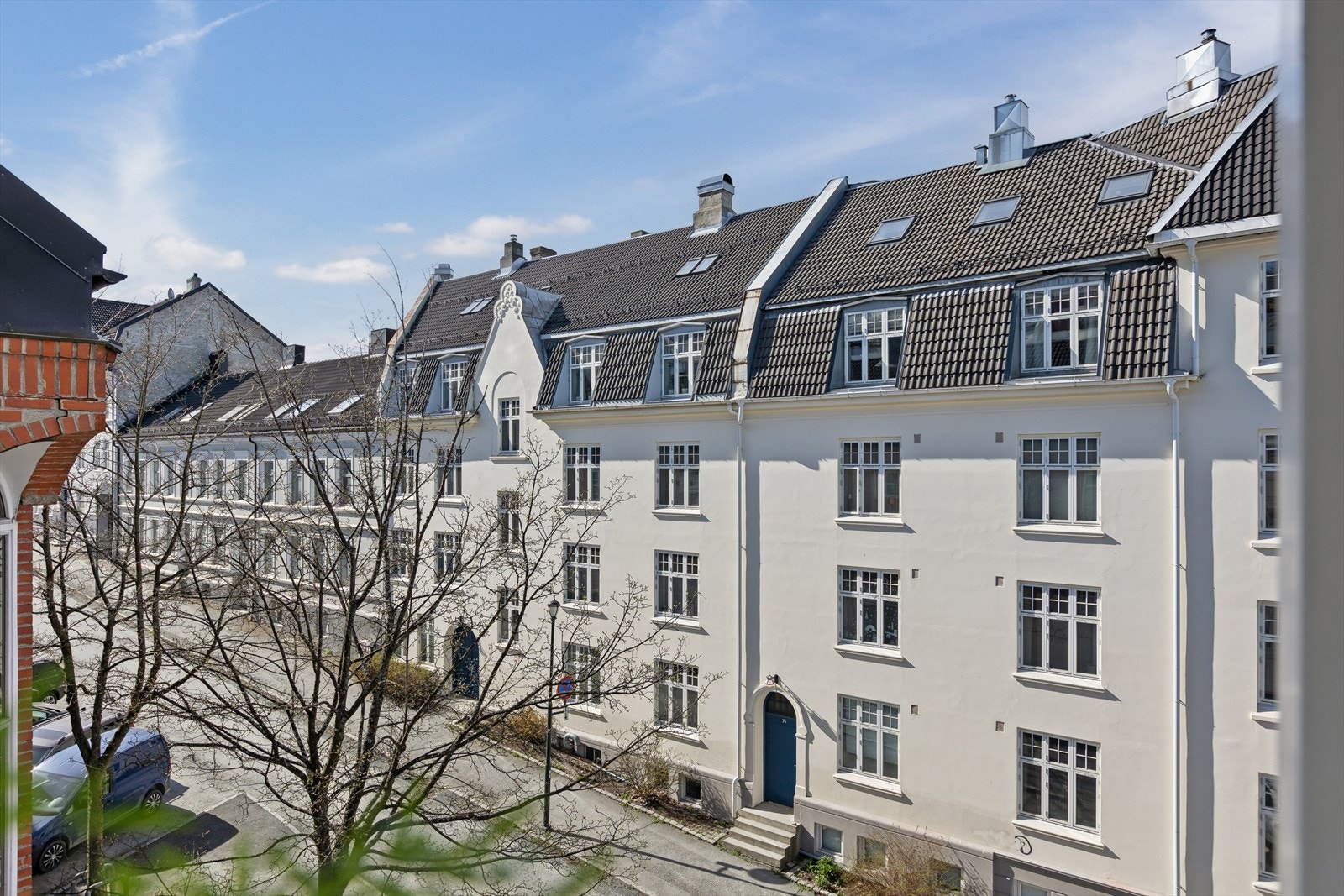 Utsikt over den sjarmerende bebyggelsen på Møllenberg, et område preget av klassiske bygårder. Galleribilde