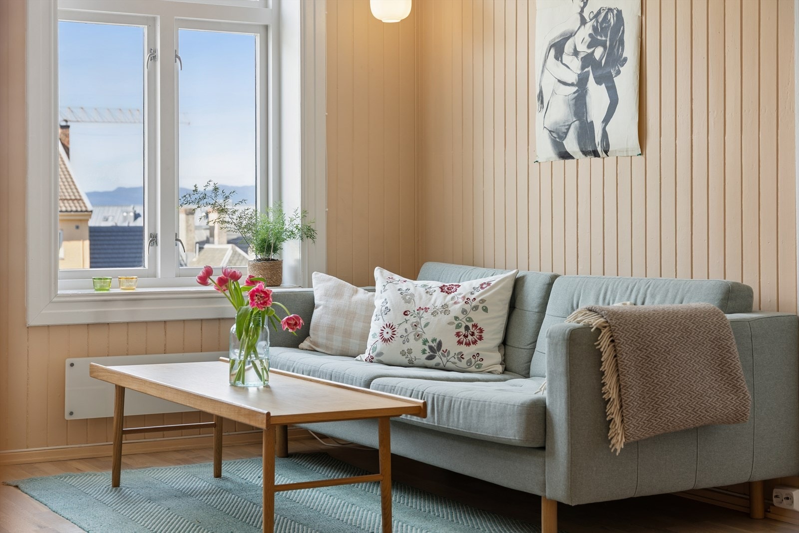 Fra leiligheten er det kort vei til alt Møllenberg og Solsiden har å by på, med dagligvarebutikker og restauranter kun minutter unna. Galleribilde