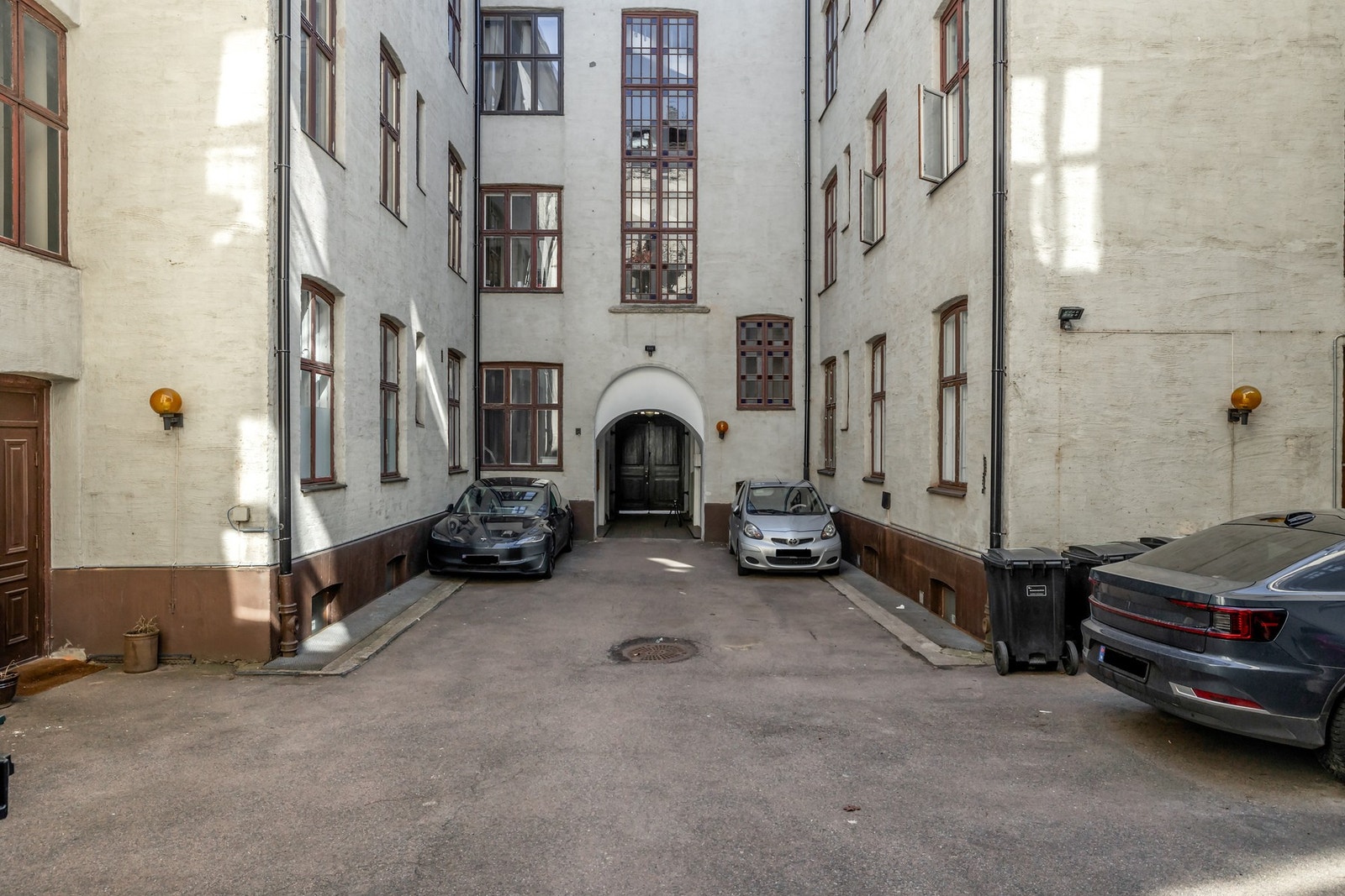 I bakgården er det også mulighet for å leie parkeringsplass. Galleribilde