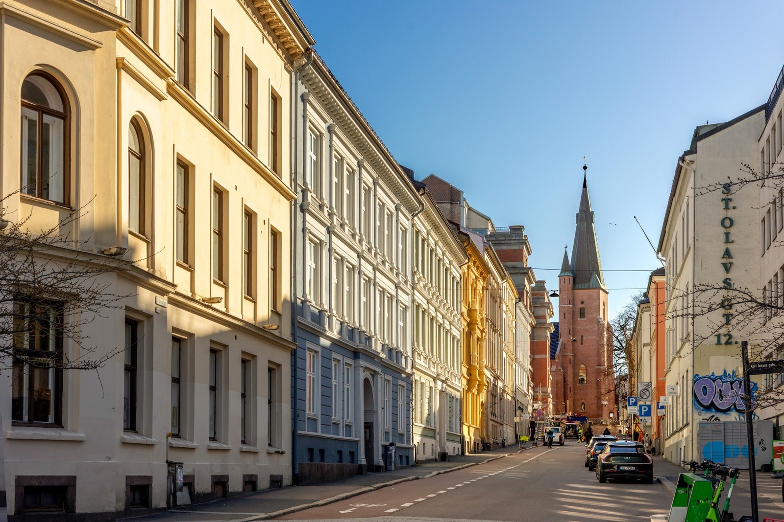 Her bor du med nærhet til handlegater, shoppingsentre, uteliv, utdanningstilbud, teater, og god offentlig kommunikasjon. Galleribilde