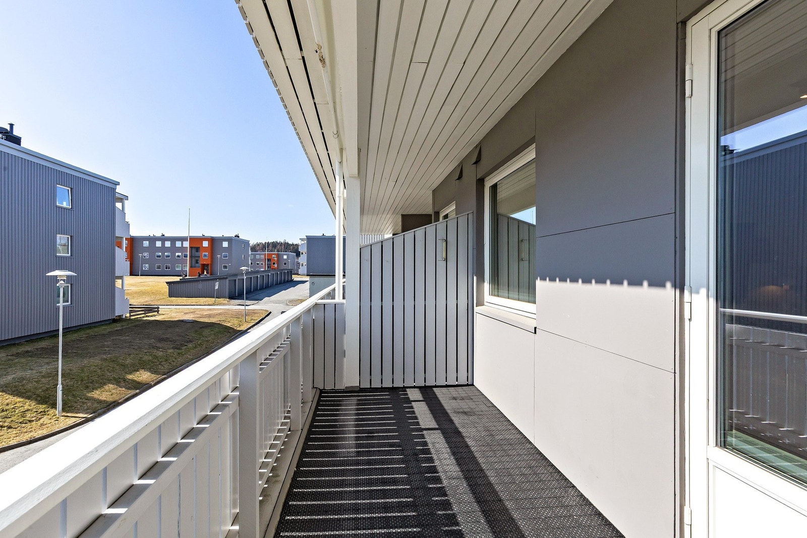 Den overbygde verandaen gir en lunere atmosfære slik at det er bruksmuligheter året rundt. Galleribilde