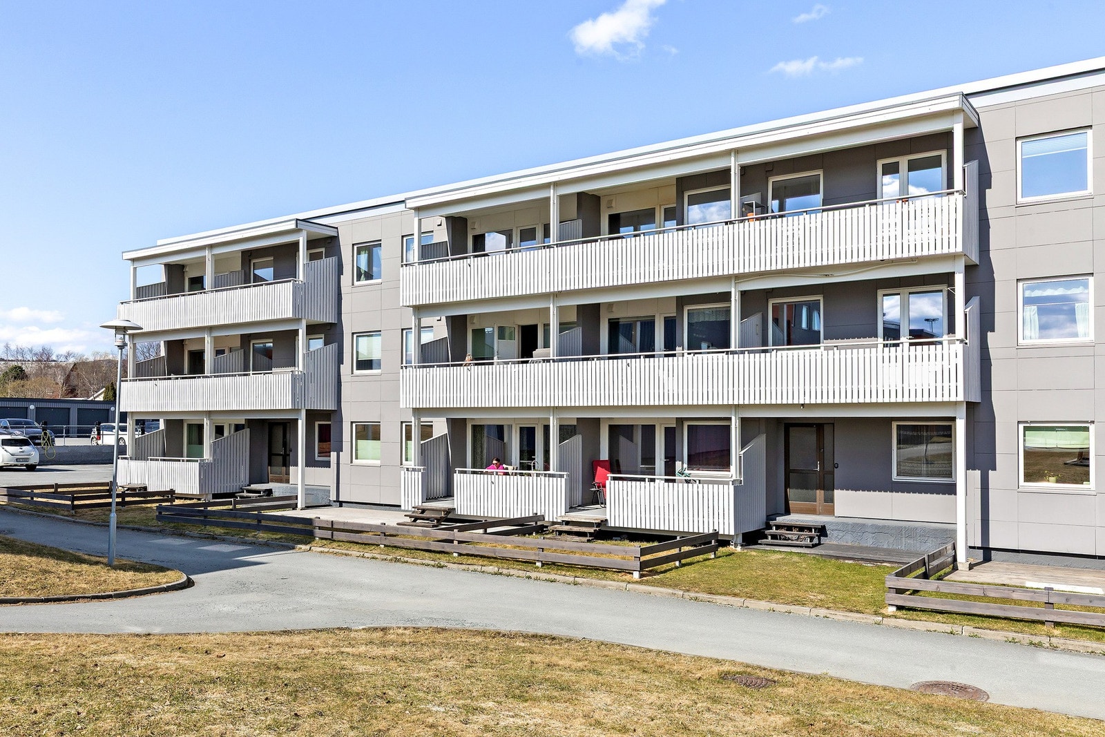 Dette er et ypperlig førstegangskjøp for deg som ønsker en og lettstelt bolig med forutsigbare kostnader. Galleribilde
