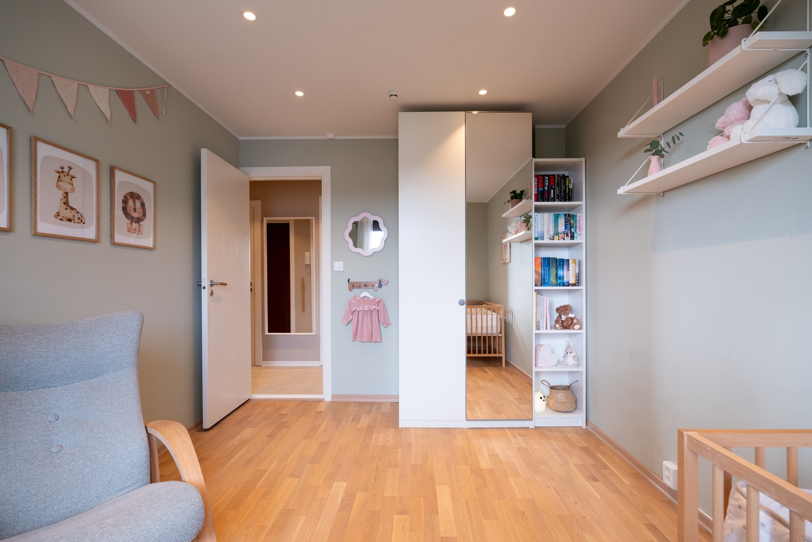 Rommet er perfekt som barnerom, gjesterom og/eller kontor - alt etter ønske og behov. Galleribilde