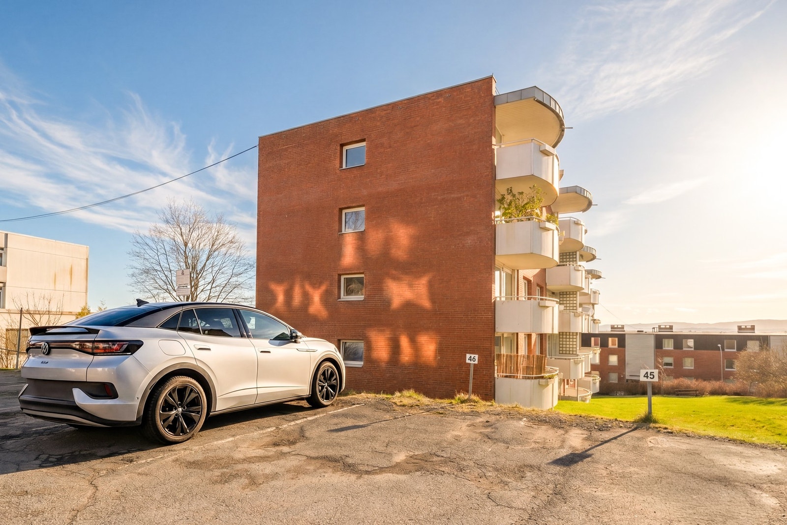 Mulig å overta parkeringsleie ved ønske. Noe solforhold er AI-redigert, men er representative. Galleribilde
