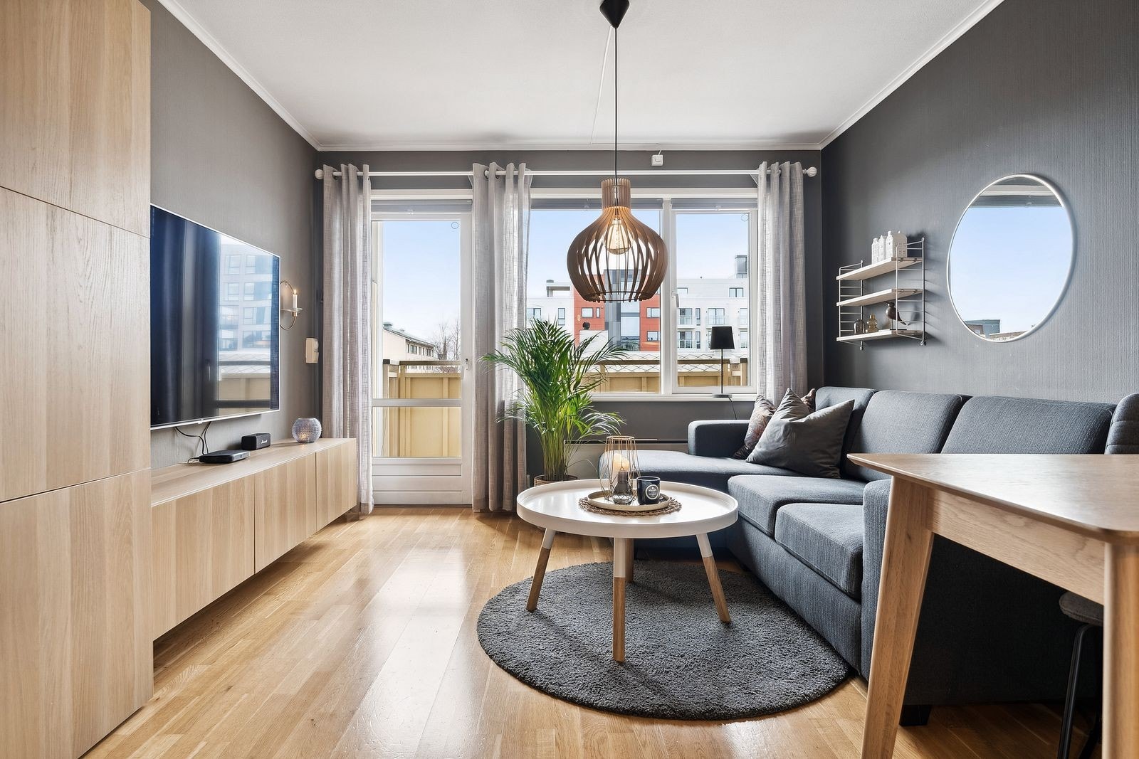 Fra stuen er det utgang til en herlig balkong Galleribilde