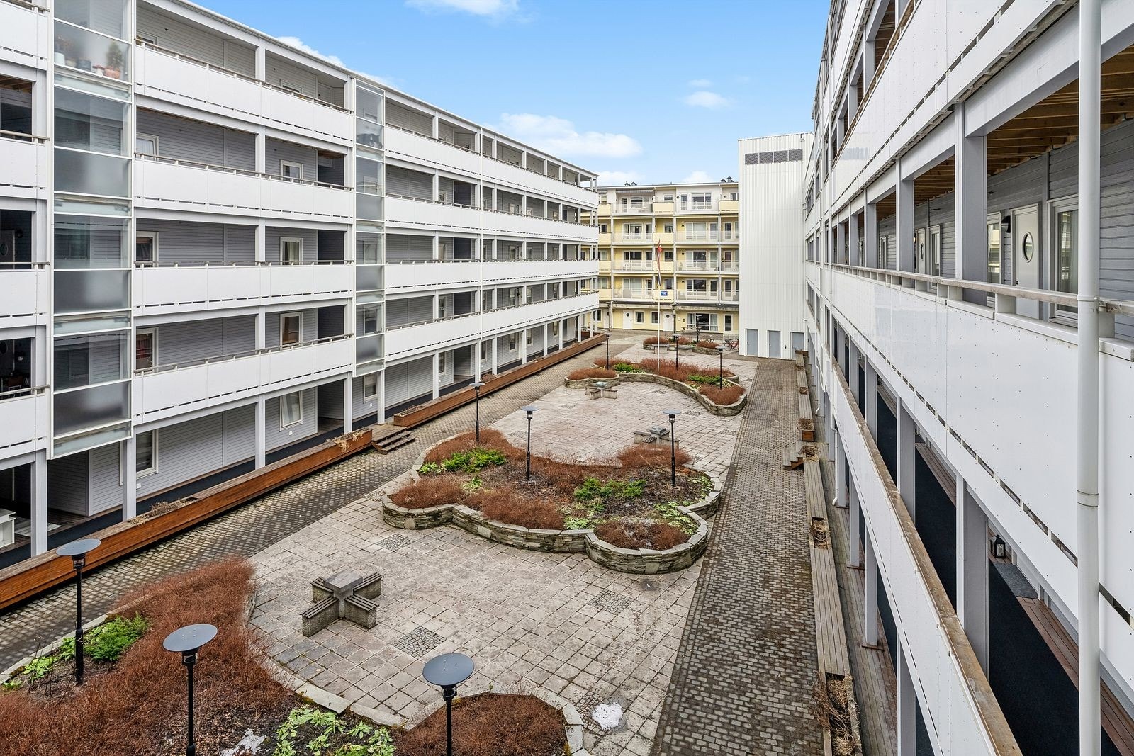 Rolig og skjermet felles bakgård Galleribilde