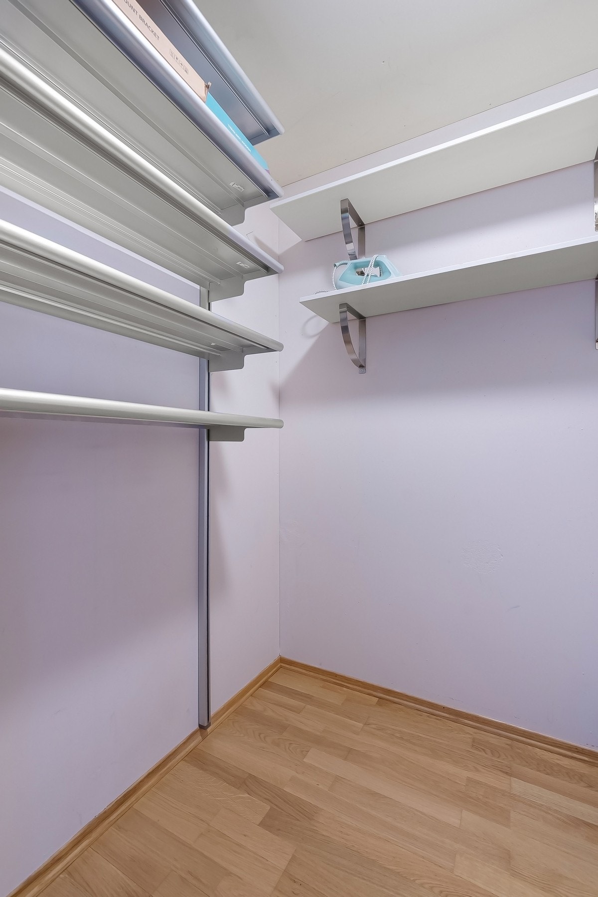 Leiligheten har en innvendig bod ca. 3m², i tillegg til bod på balkong på 2m² og kjellerbod Galleribilde