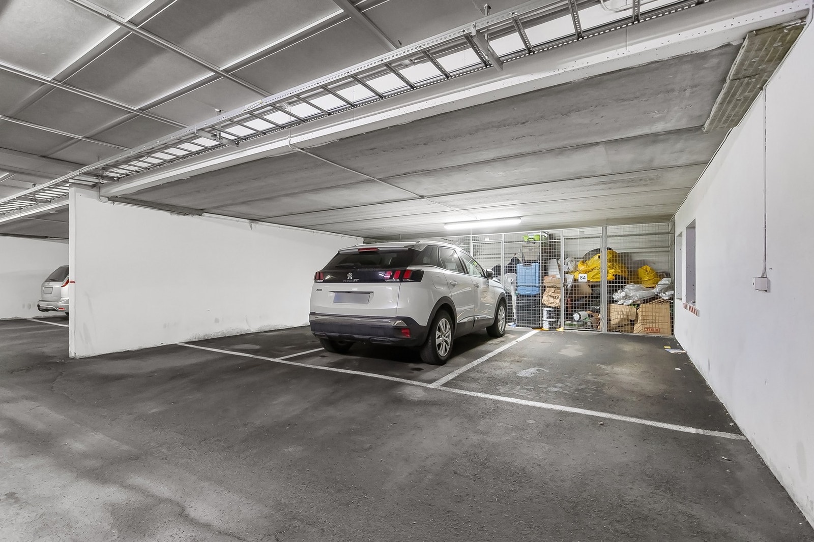 Leiligheten disponerer en parkeringsplass i felles lukket anlegg. Tilhørende bod på 3 kvadratmeter Galleribilde