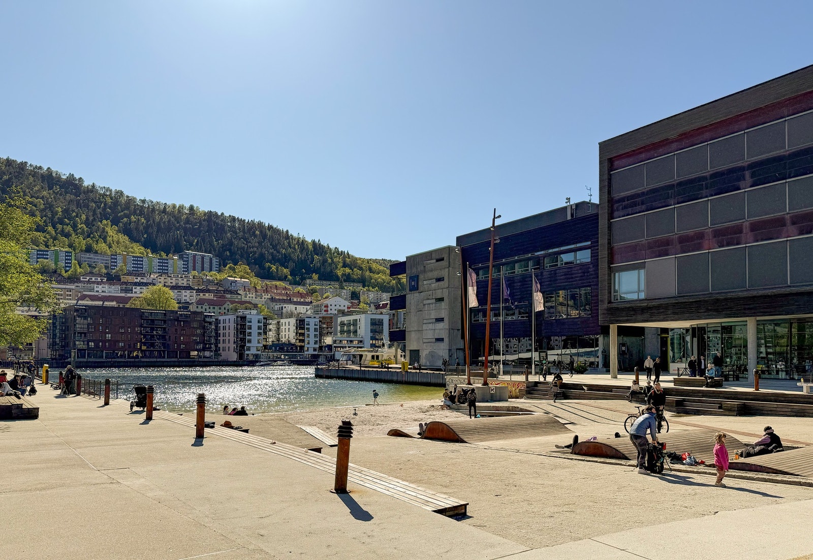 Marineholmen Bystrand - sentrumsnær og flott badestrand like ved BI og gangbroen "Småpudden" Galleribilde