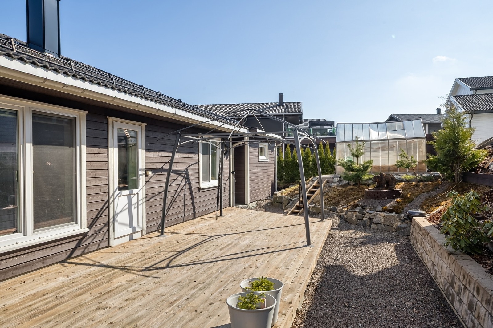Fint uteområde, med mulighet for beplantning. Galleribilde