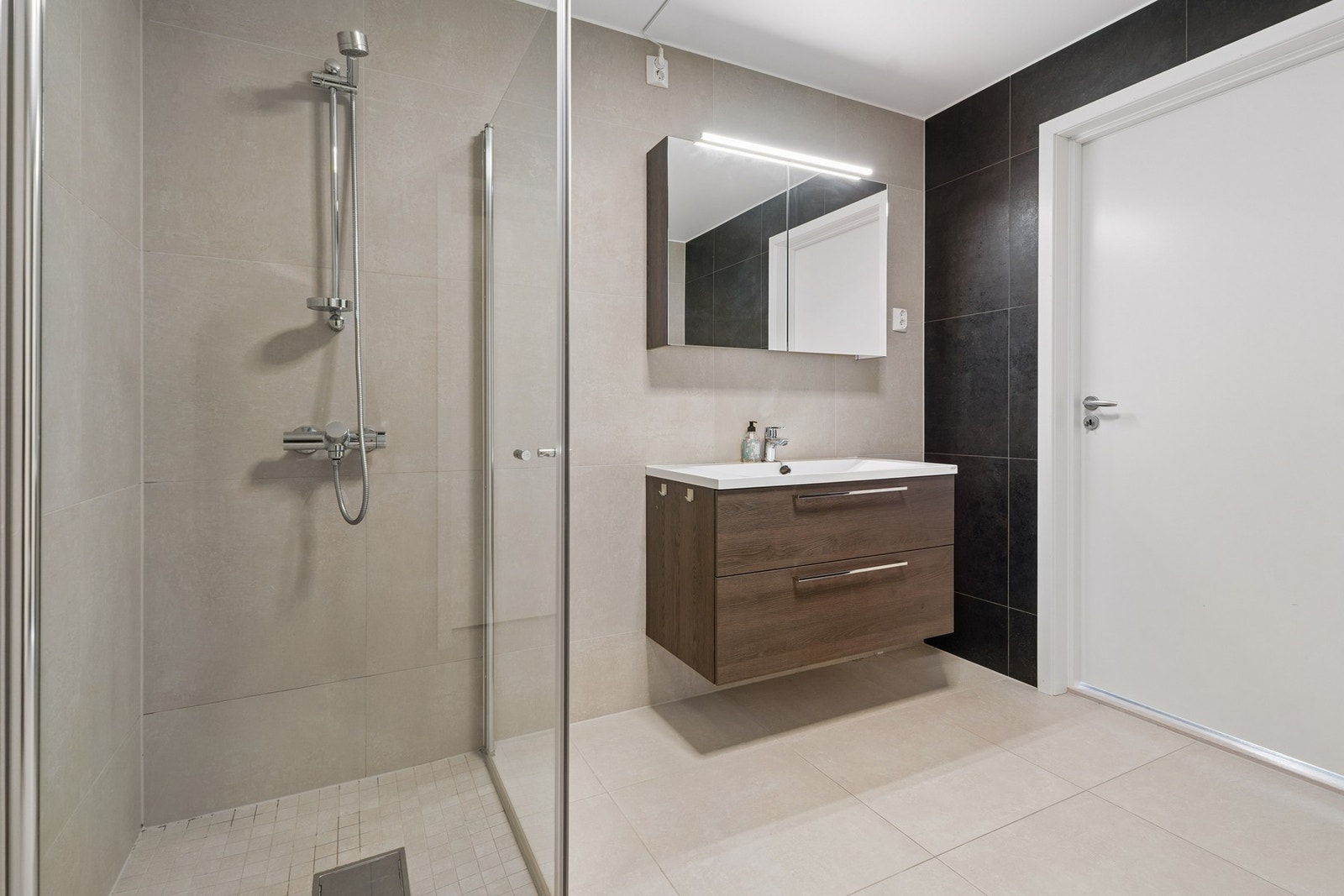 - Rommet måler cirka 5.1m² - Galleribilde