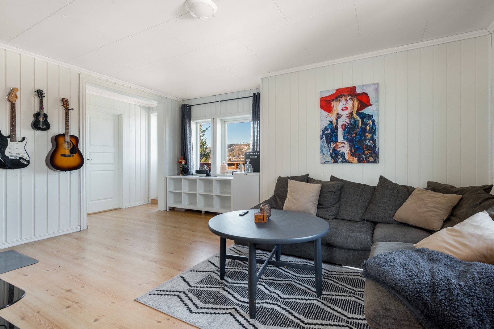 Lys stue med masse dagslys Galleribilde
