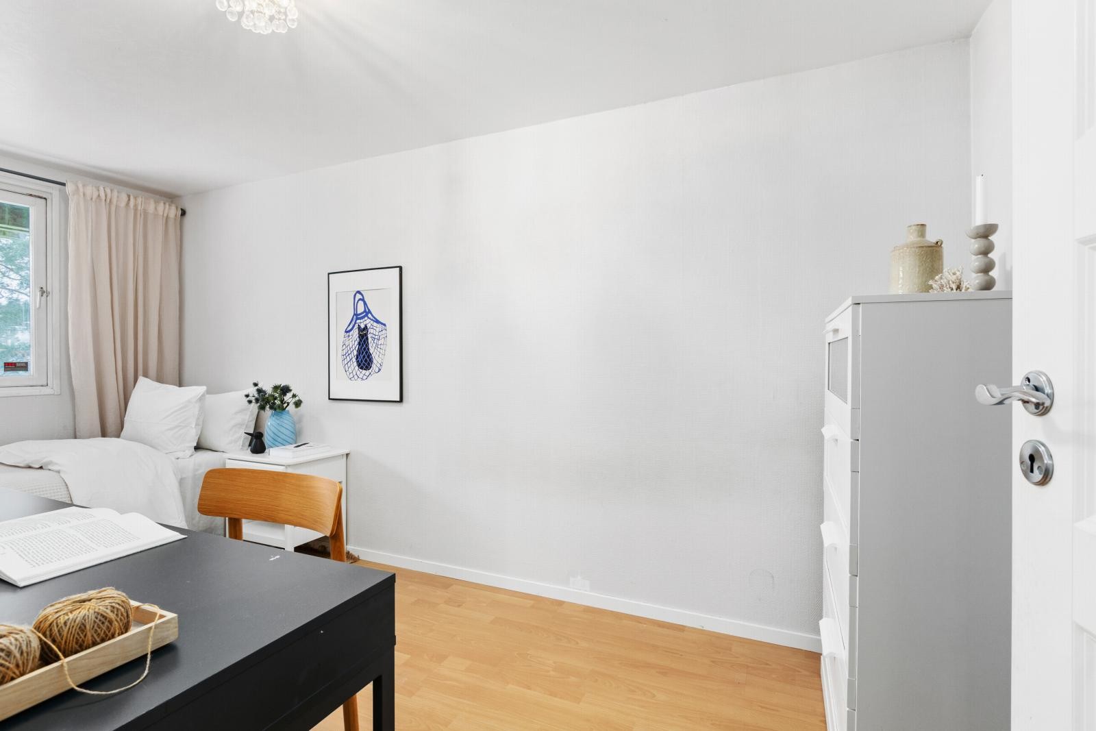 Soverom 3 med lyse overflater. Galleribilde