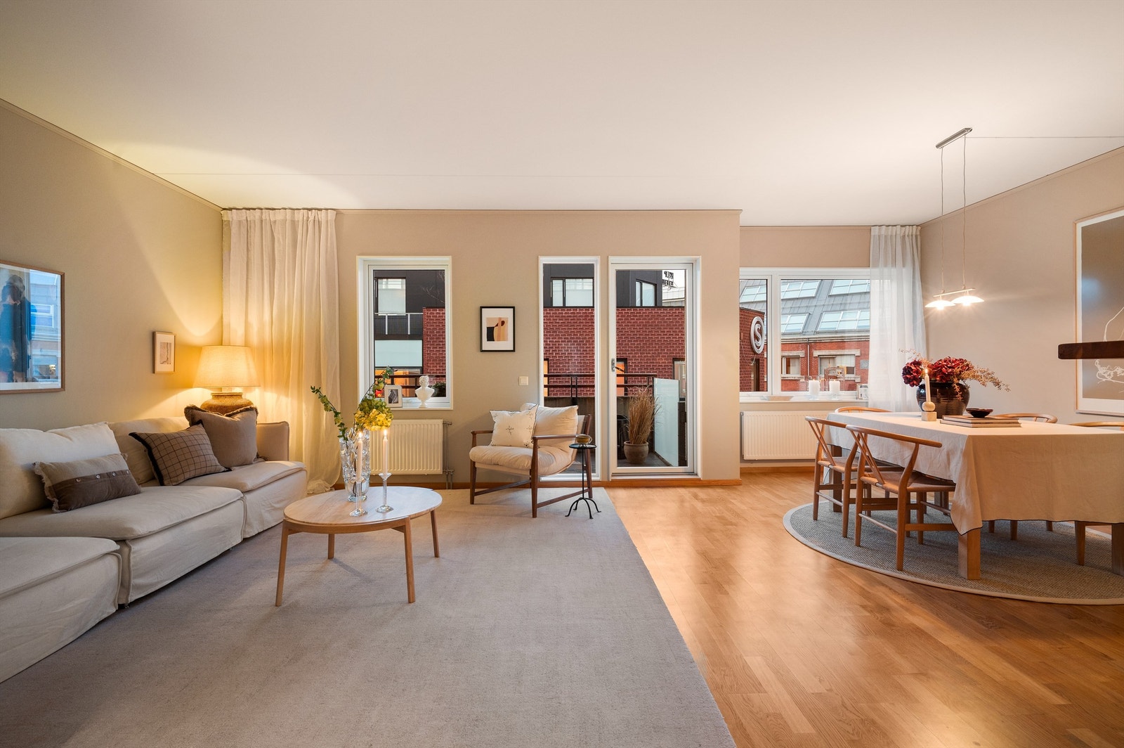 Det er også god plass til spisebord der venner og familie kan inviteres på middager. Galleribilde