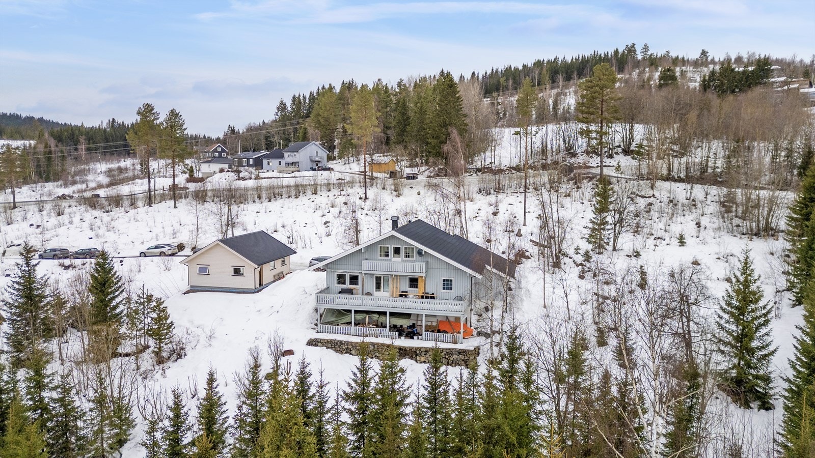 Spredt boligbebyggelse i området rundt. Galleribilde