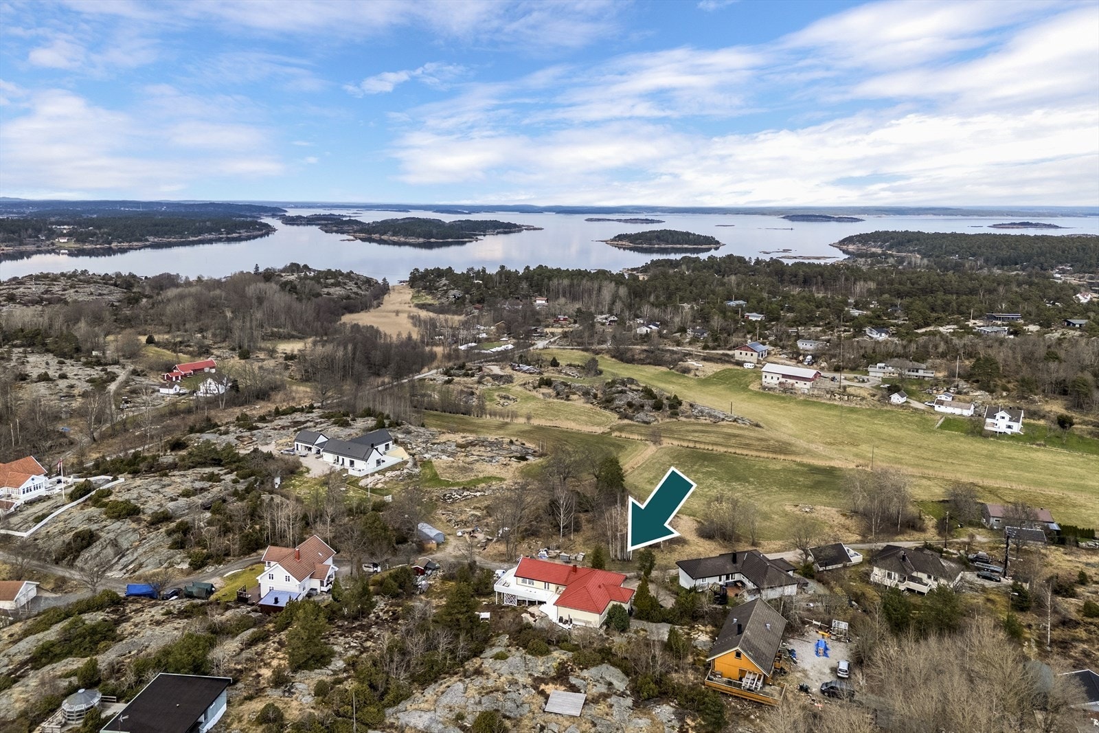 Her bor du midt i Hvalers unike kystmiljø, med Ytre Hvaler nasjonalpark og flotte turområder i umiddelbar nærhet. Galleribilde