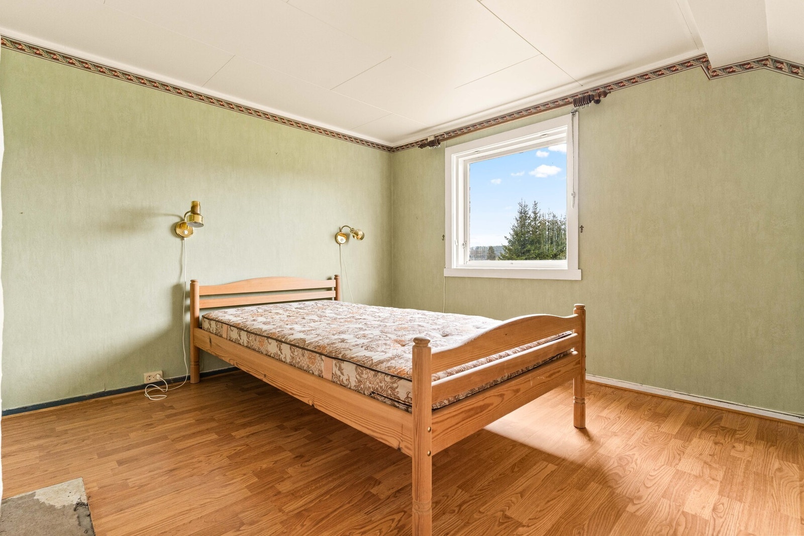 De to øvrige soverommene ligger i boligens andre etasje, noe som gir en fin og skjermet sone, ideelt for både familie og overnattingsgjester. Galleribilde