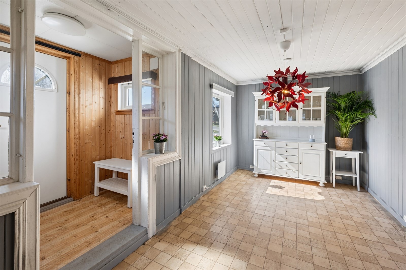 Her er det også entrè, med utgangsdør. Galleribilde