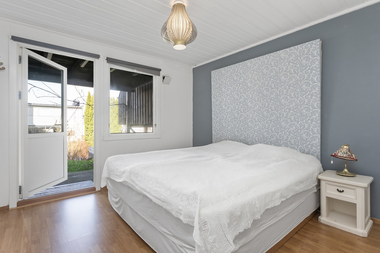 Soverom 2. Også her er det god plass samt utgang til hagen. Galleribilde