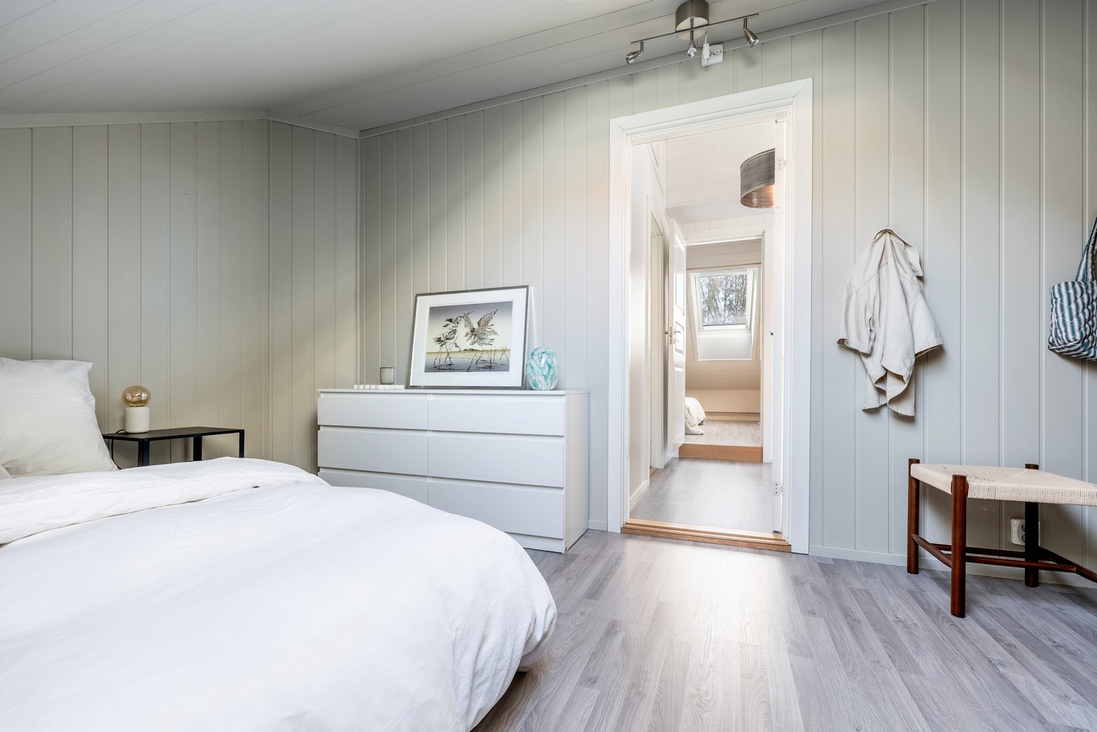 Soverom 4 i loftsetasjen med takvindu. Galleribilde