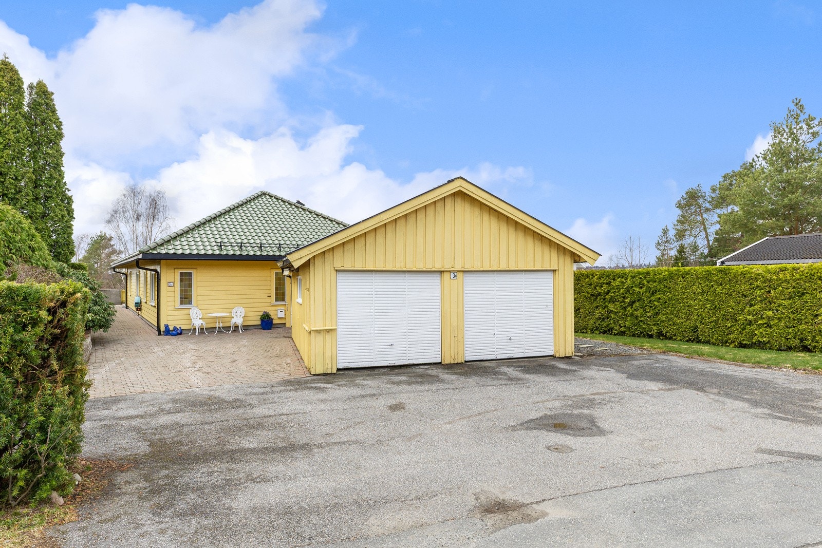Adkomst og garasje Galleribilde