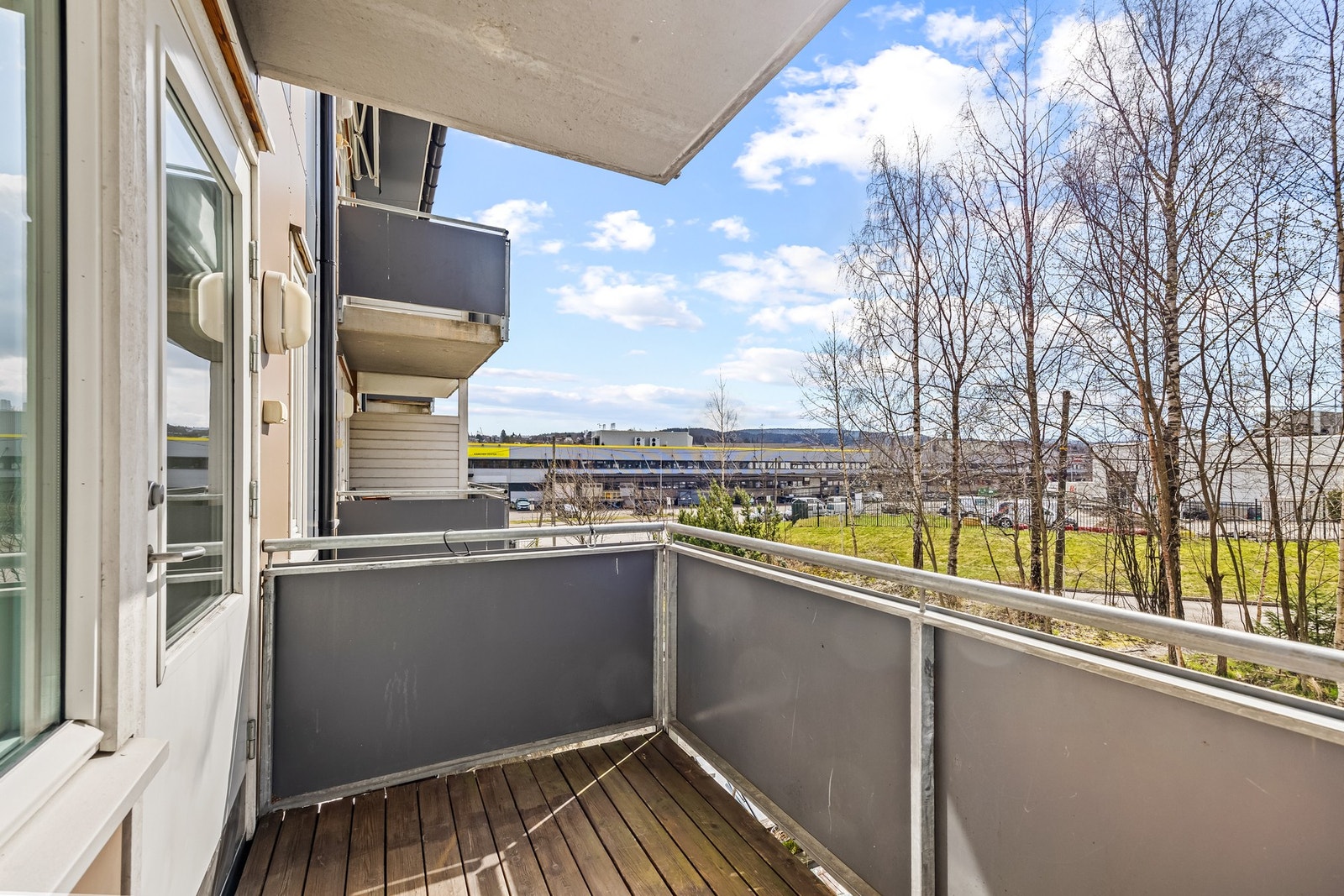 Det er plass til sittegruppe og grill. Galleribilde