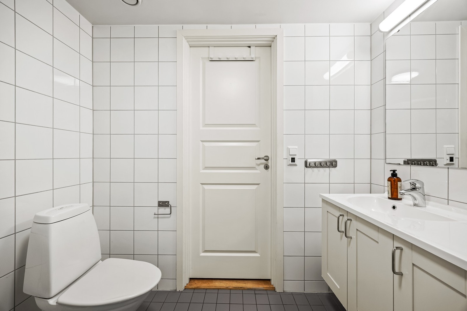 Badet er utstyrt med elektriske varmekabler for økt komfort. Galleribilde