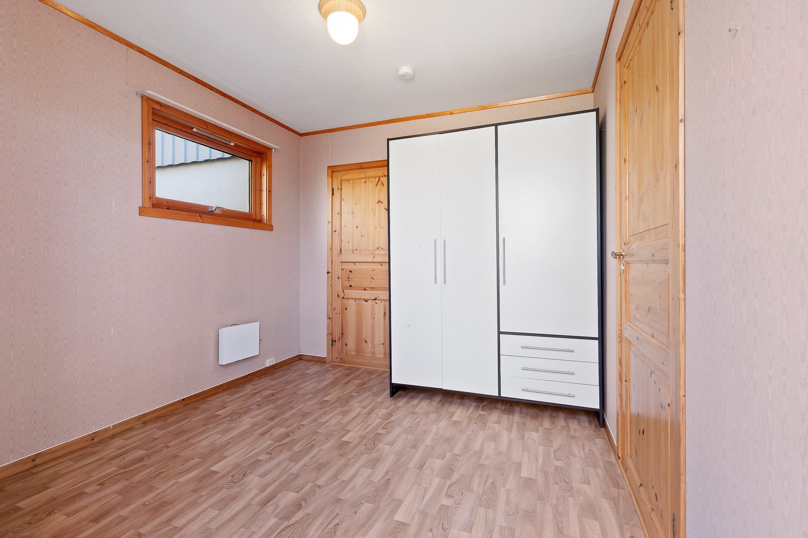 Velkommen inn til sokkelleilighet. Galleribilde