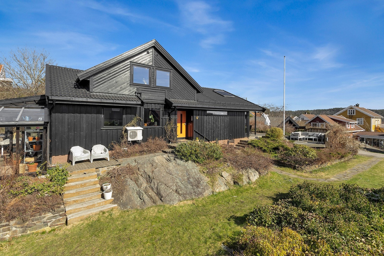 Lekker og moderne enebolig med svært pent opparbeidet tomt. Galleribilde