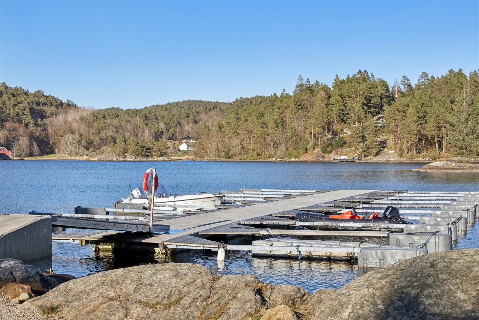 Ved eiendommen følger det med båtplass i Harkmarksfjorden Galleribilde