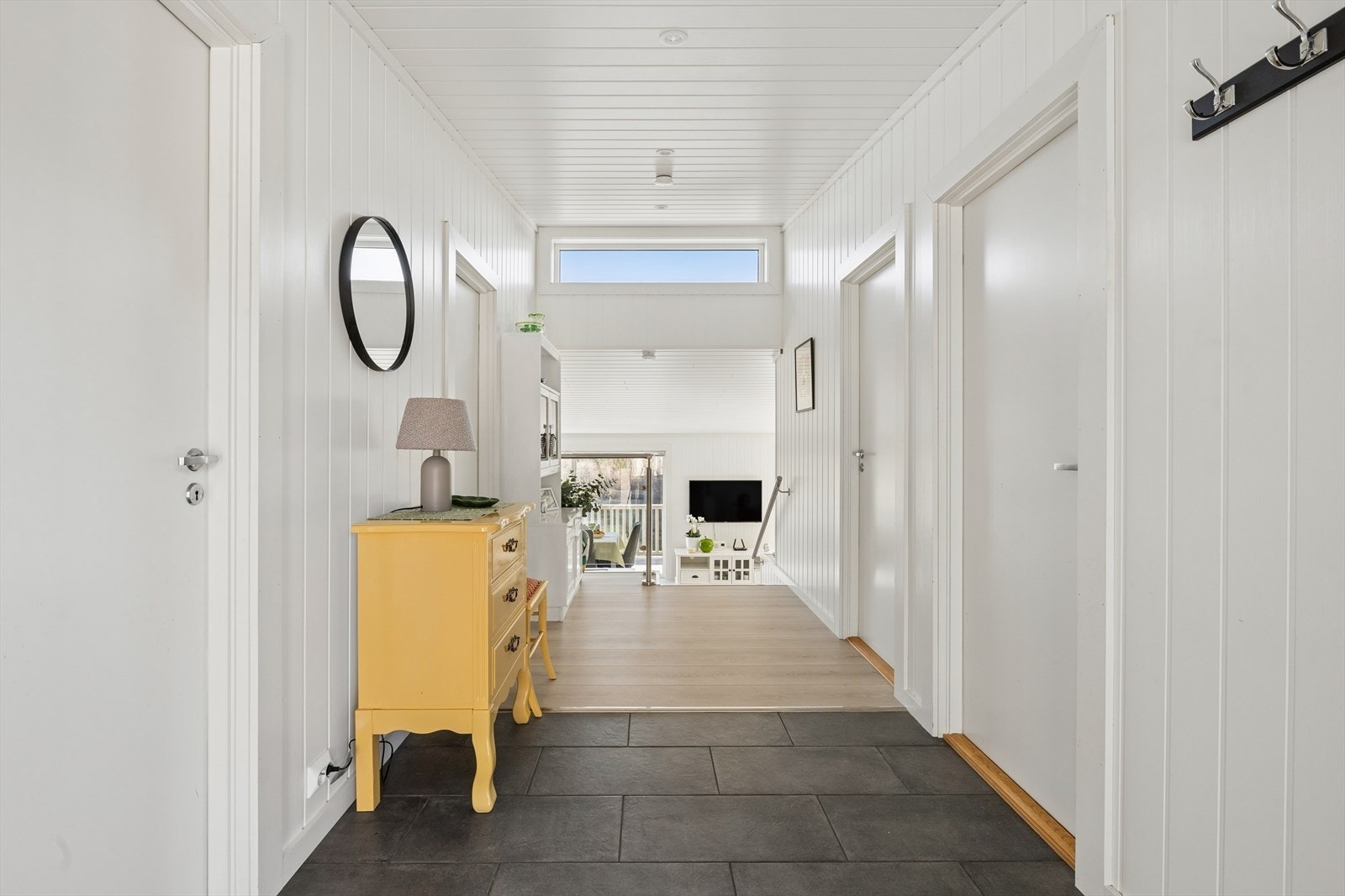 Velkommen inn! Hytta er av god størrelse og har plass til hele familien Galleribilde