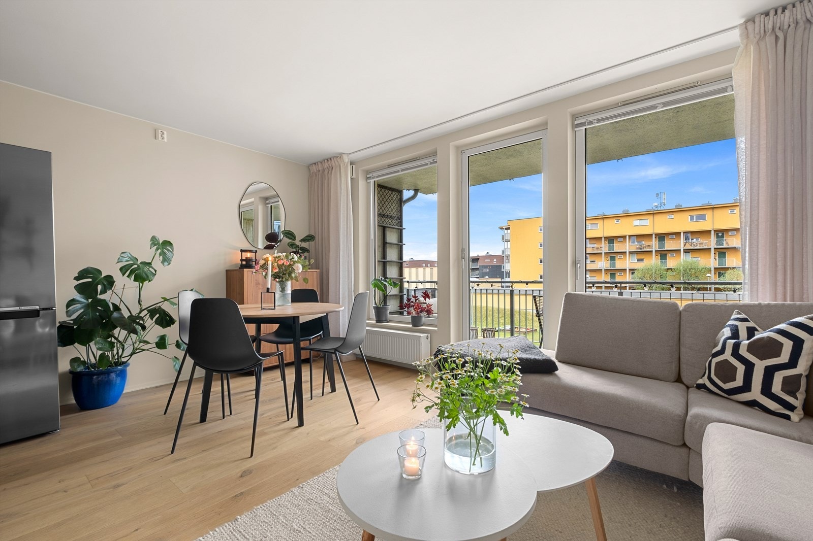 Leiligheten er på 40m² og ligger i byggets 2. etasje. Fra stuen er det utgang til romslig balkong Galleribilde