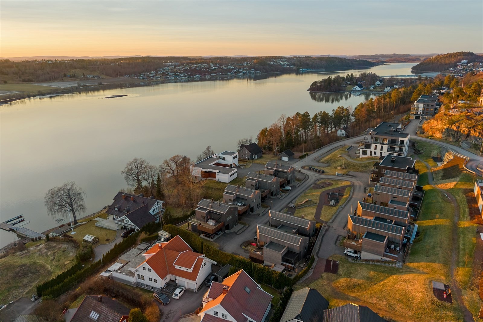 Boligen er en del av Sameiet Skogro B1, som består av 15 seksjoner. Galleribilde
